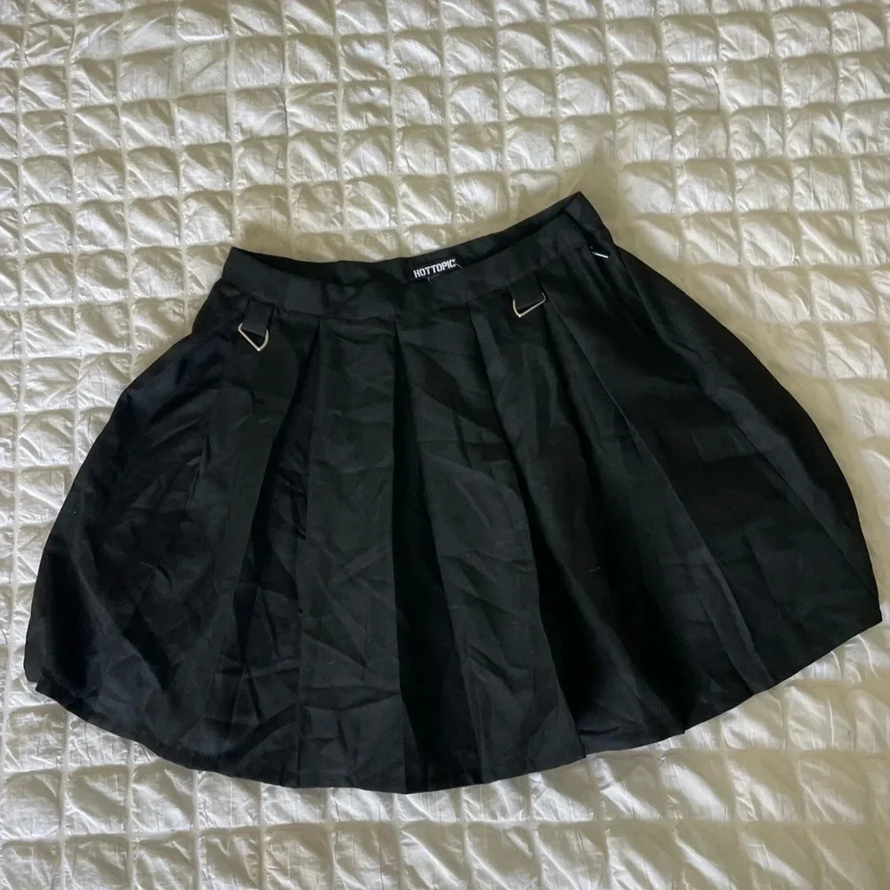 Hot topic black pleated mini skirt